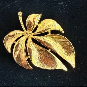 Vintage Art Deco Gold Tone Leaf Brooch Banana Leaf Style
